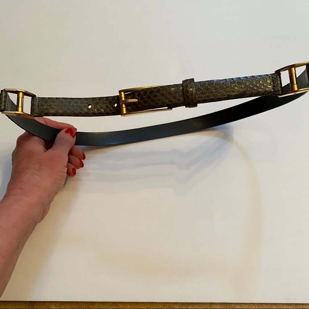 CARLISLE BELT SKINNY GRAY SNAKESKIN GOLD TONE BUCKLE Size M